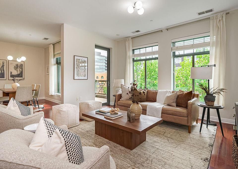 1st image of 250 Daniel Burnham Sq APT 606