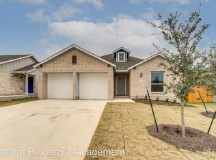 114 Crooked Trl, Smithville, TX 78602