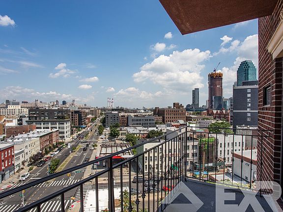 3rd image of 1203 Jackson Ave APT 7F