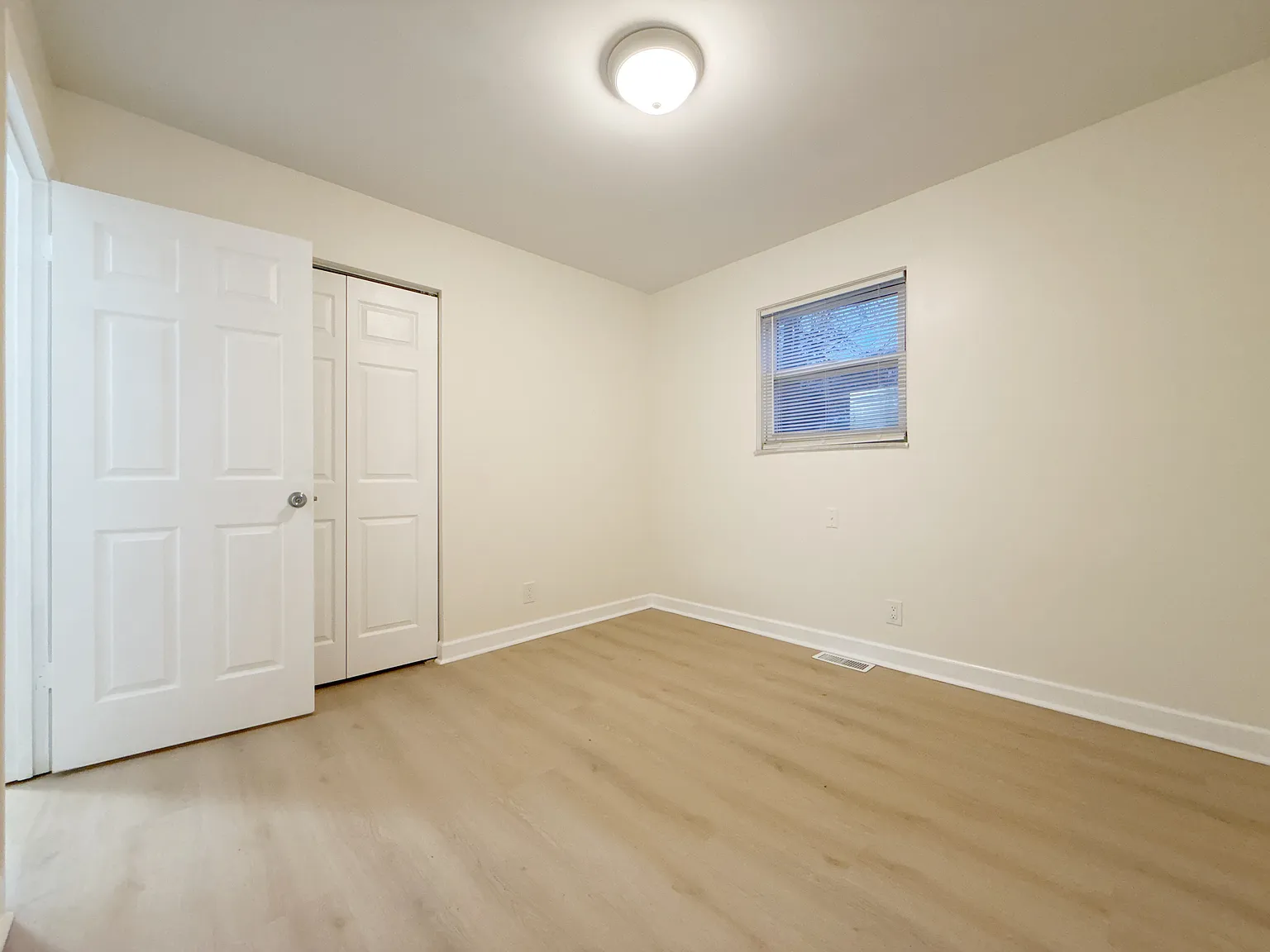 2 bed, $1,050 — Photo 4