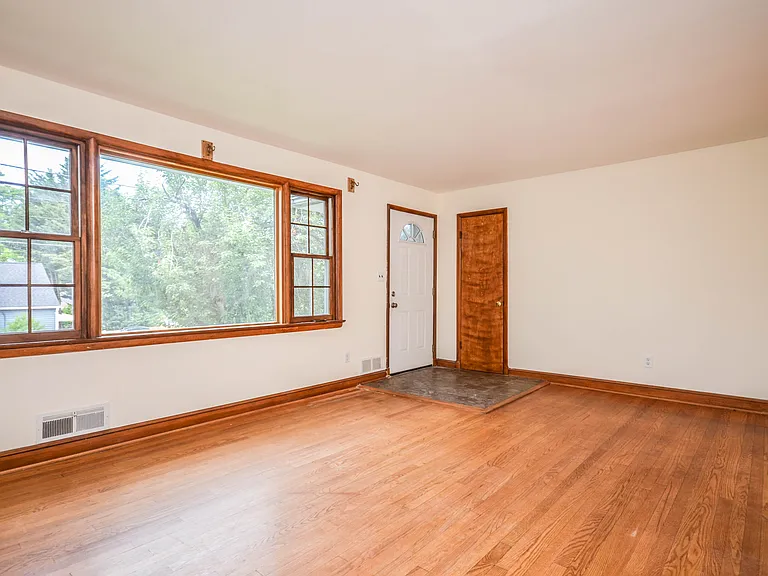 2034 Glen Ross Rd — Photo 3