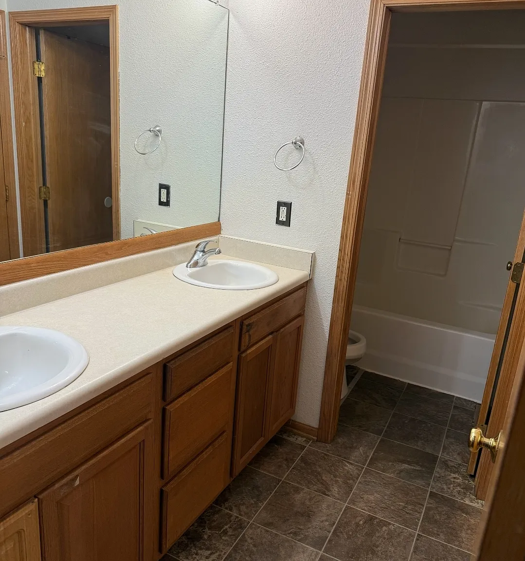 3 bed, 1.5 bath, 1070 sqft, $1,600 — Photo 4