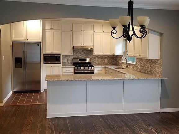 5th image of 1023 S Glasgow Dr