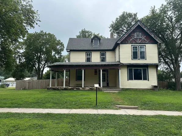 635 Olive Ave, Hebron, NE 68370