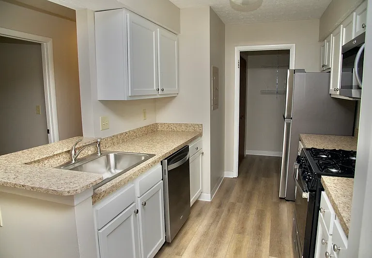 2245 Hedgerow Rd #B — Photo 5