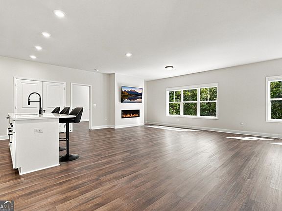 3rd image of 122 Council Oak Loop