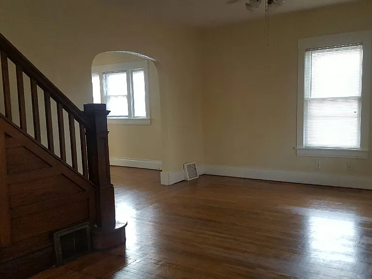 620 Allen St — Photo 3