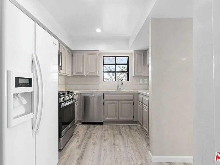 1250 Amherst Ave #201 — Photo 11