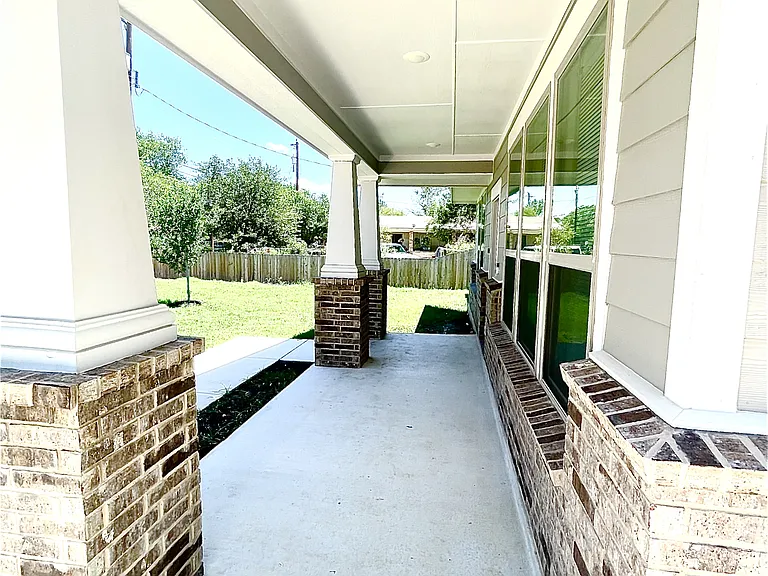 218 Coopwood Ave — Photo 2