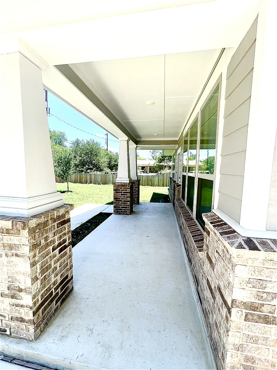 Building Photo - 218 Coopwood Ave