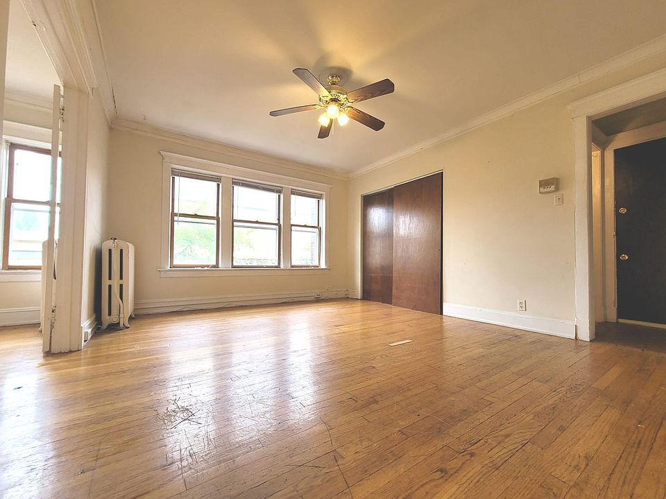 1st image of 1318 N Van Buren St #7