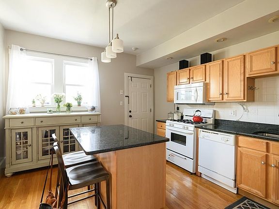 4th image of 363-369 Cardinal Medeiros Ave #365-2