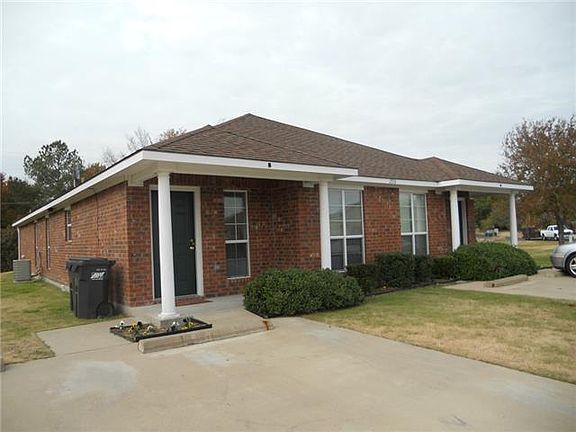 2nd image of 1715 Woodland Pl