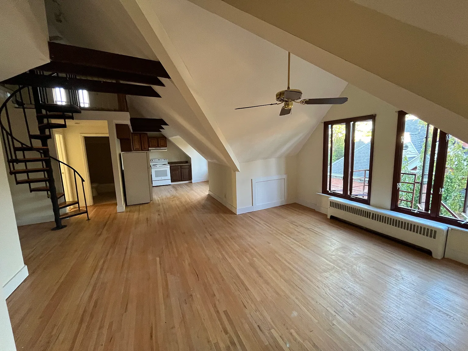 1 bed, 1300 sqft, $1,690 — Photo 2