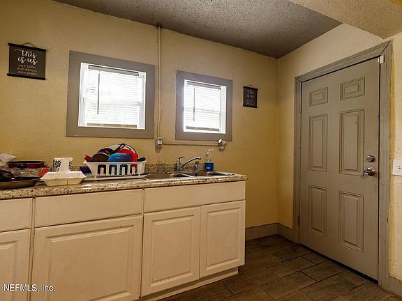 5th image of 1366 W 16th St #10