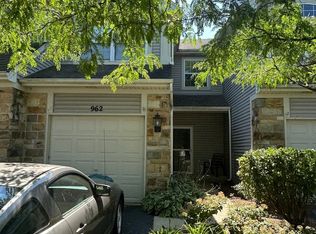 962 Mesa Dr, Lake In The Hills, IL 60156
