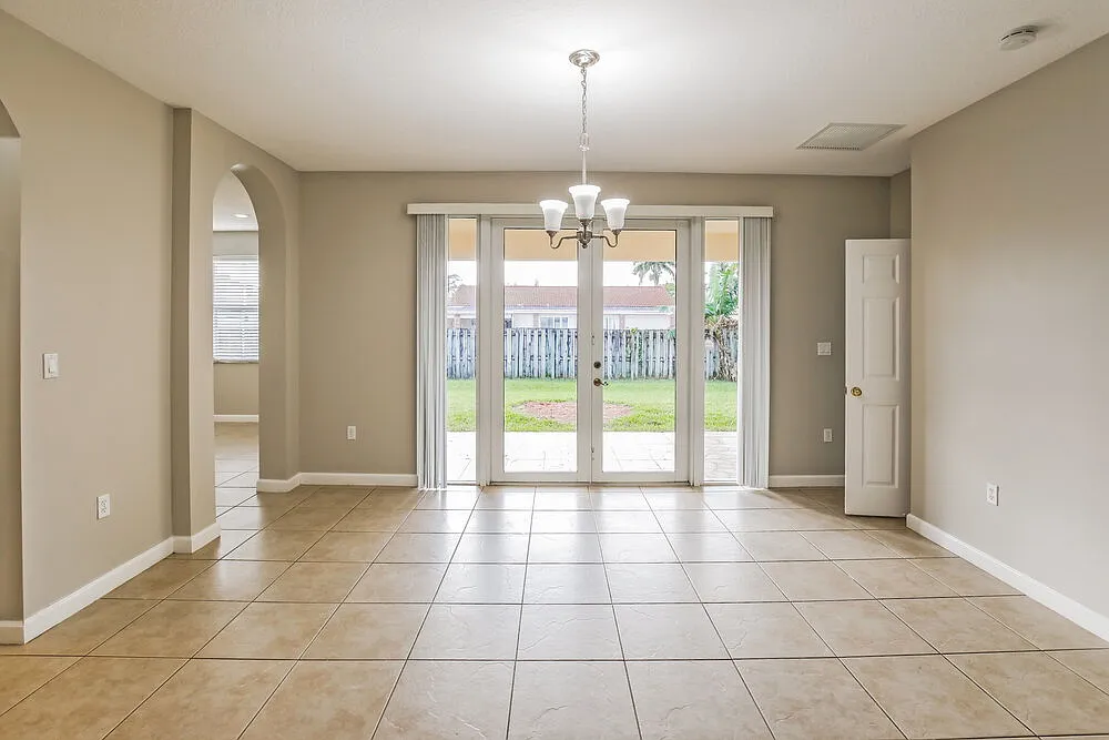 4 bed, 2.5 bath, 2468 sqft, $3,780 — Photo 2