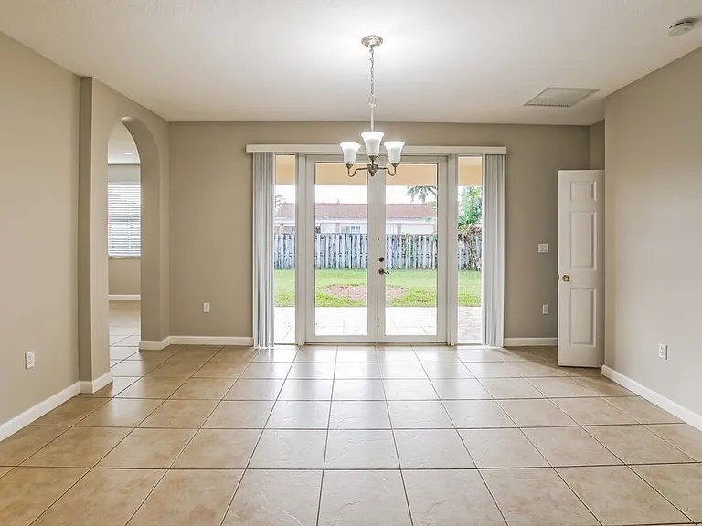 20370 SW 129th Pl — Photo 3