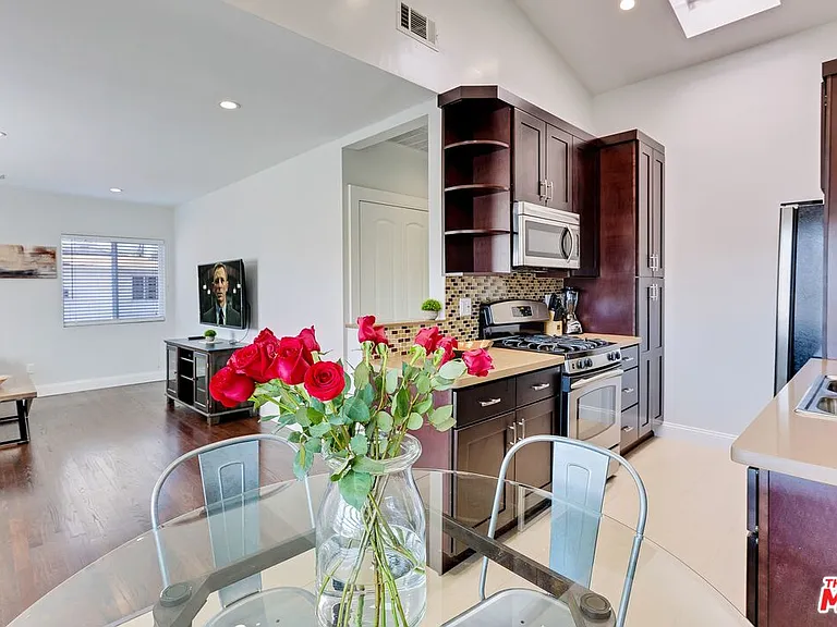 4411 Irvine Ave — Photo 12