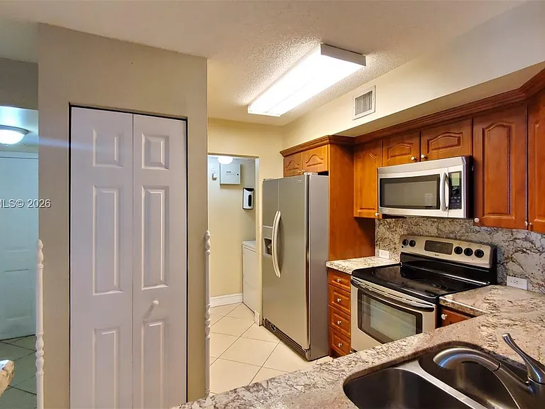 577 SW 111th Ln #203 — Photo 24