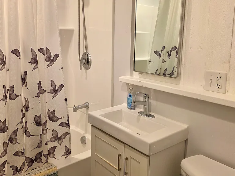 114 W Buffalo St — Photo 17