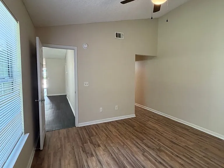 101 Talbot Ct — Photo 29