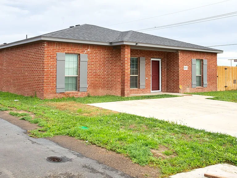 4600 Gloster St — Photo 3