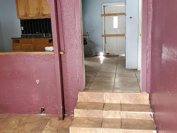 3rd image of 3615 SE 15th Ave