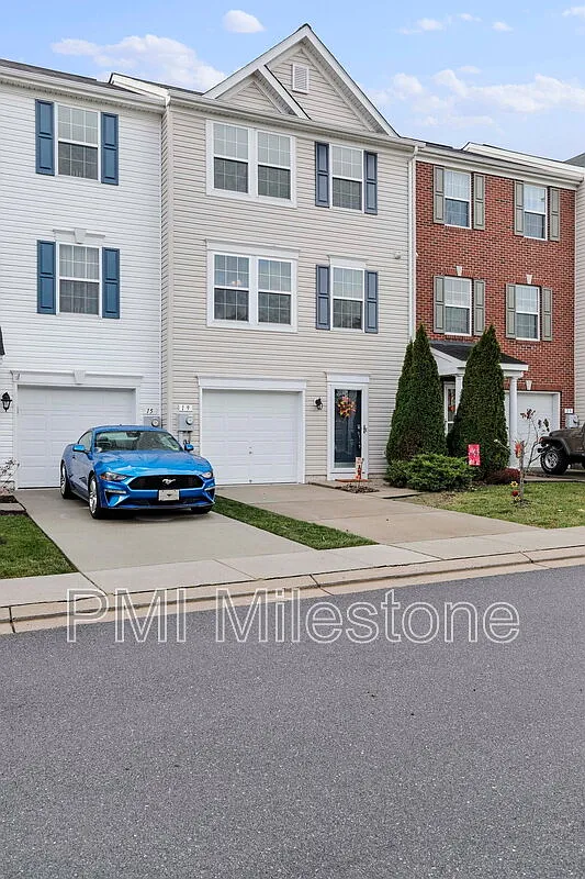 3 bed, 4.0 bath, 2409 sqft, $1,780 — Photo 2