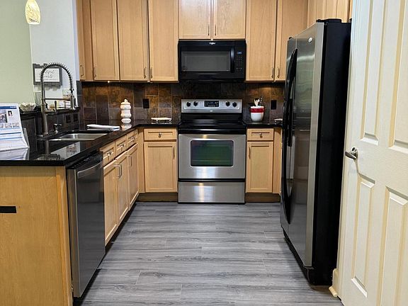 3rd image of 104 Southhaven Cir #18