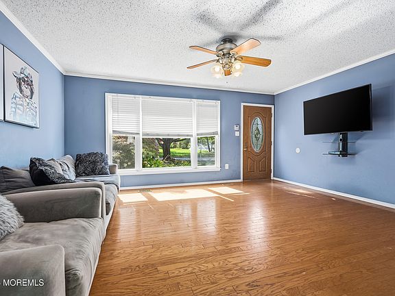 2nd image of 881 Eaglehurst Court