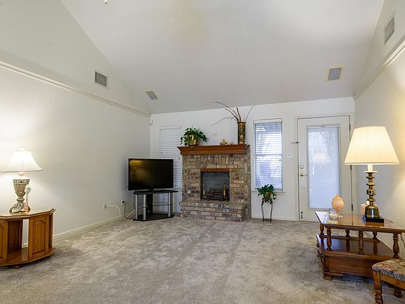 5th image of 119 Georgia Pl