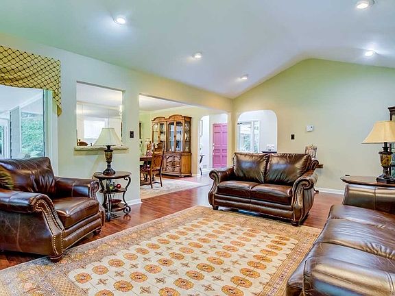 5th image of 22 Bondsburry Ln