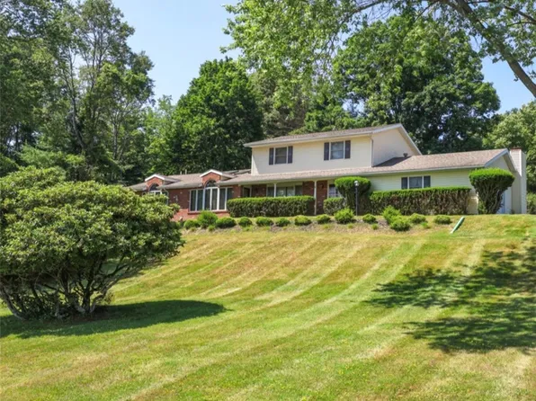 6 Cedarwood Ln, Painted Post, NY 14870
