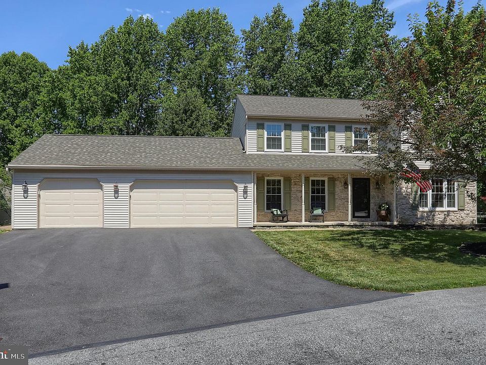 1st image of 15 Oak Knoll Cir