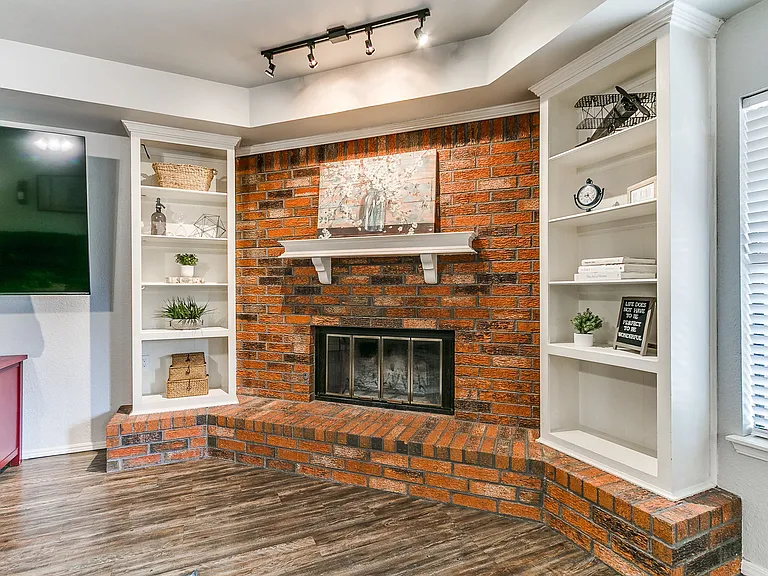 1700 Whispering Creek Dr — Photo 12