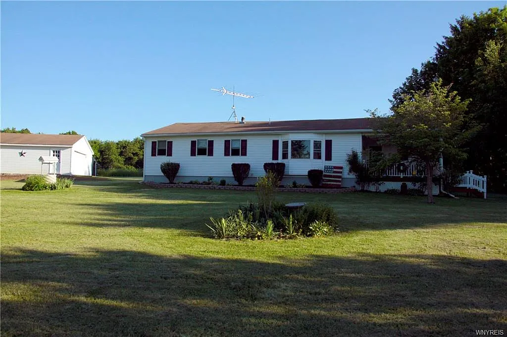 6984 Swamp Rd photo 1