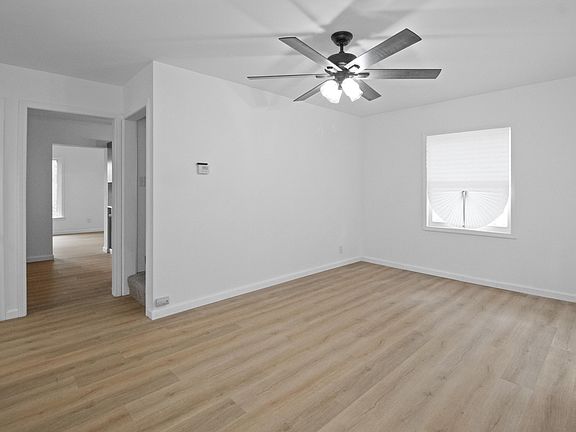 3rd image of 825 E 43rd Pl