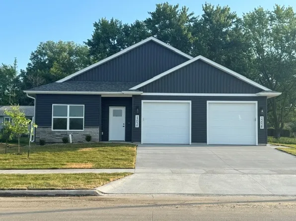 2302 Whispering Meadow Dr, Iowa City, IA