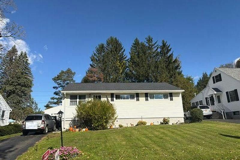 1st image of 17 Nelson Ave