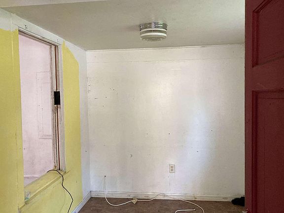 2nd image of 623 NE Lake Dr