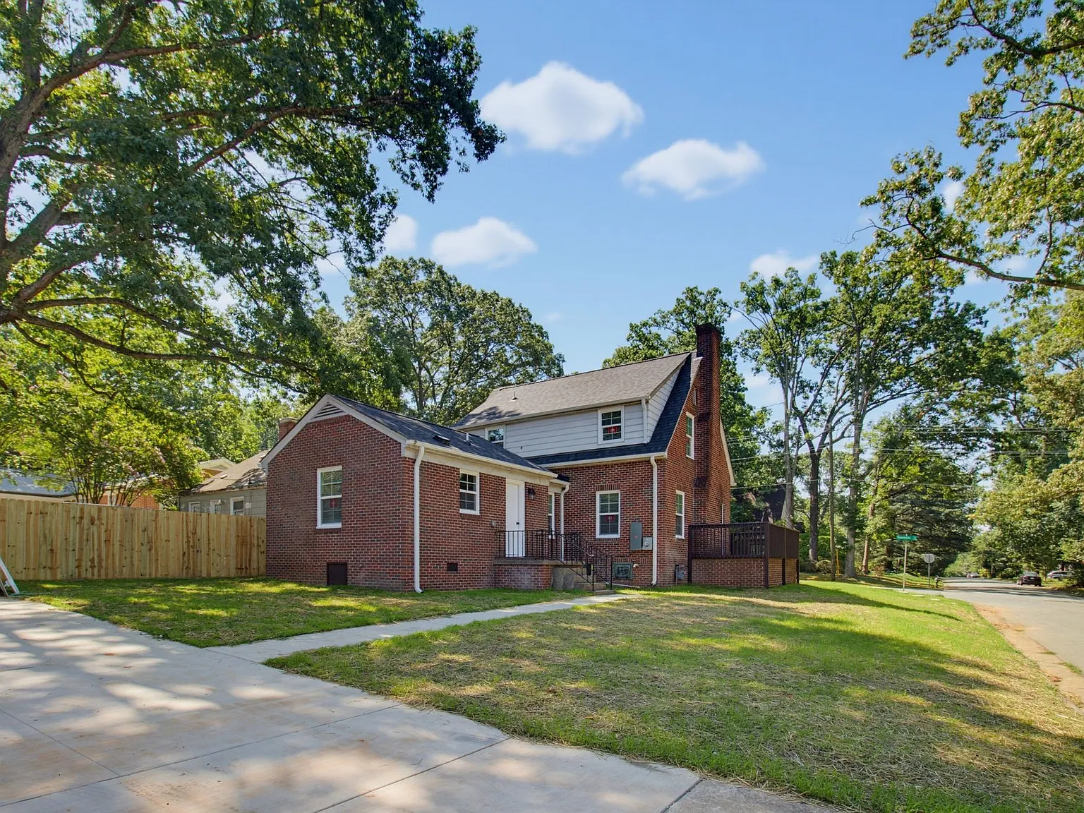 3 bed, 2.0 bath, 1443 sqft, $2,200 — Photo 3