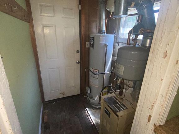2nd image of 1135 47th Pl NE