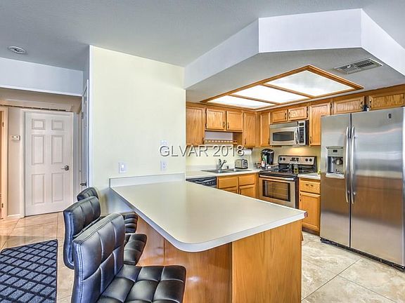 4th image of 324 S Buffalo Dr Unit 102