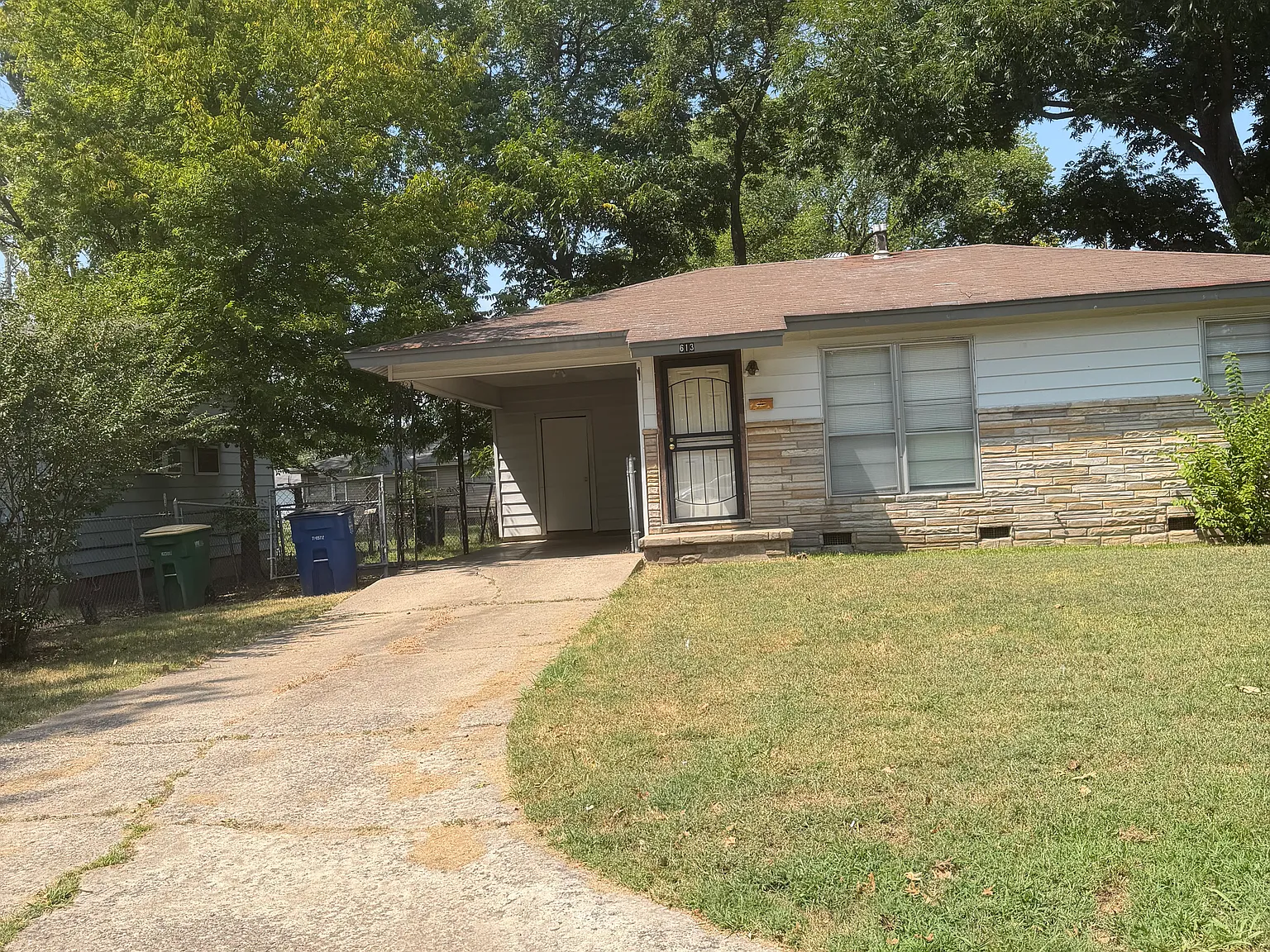 2 bed, 810 sqft, $825 — Photo 2