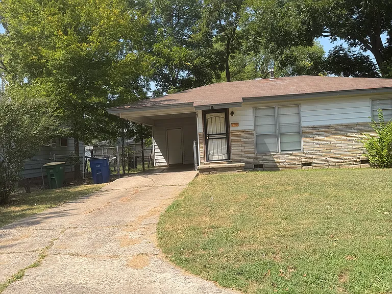 613 Ellen Dr — Photo 2
