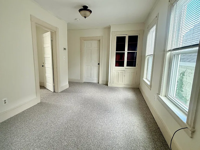 61 Laurel St #1 — Photo 7