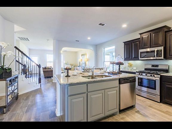 5th image of 9041 Sycamore Leaf Dr