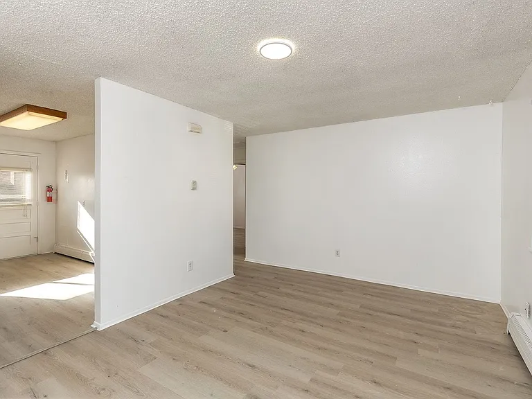 5075 Whip Trl — Photo 2