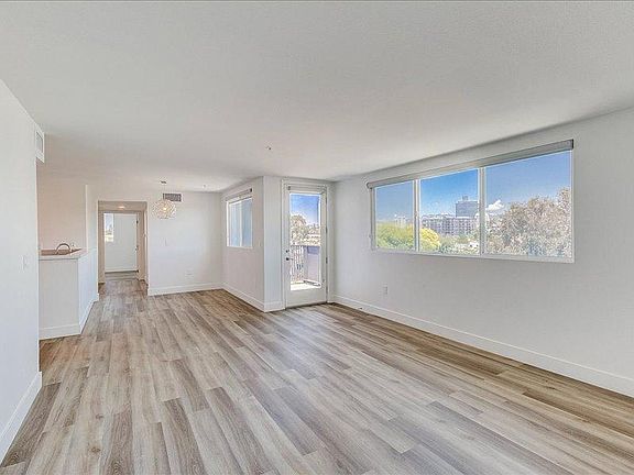 4th image of 5210 W Olympic Blvd Unit 402